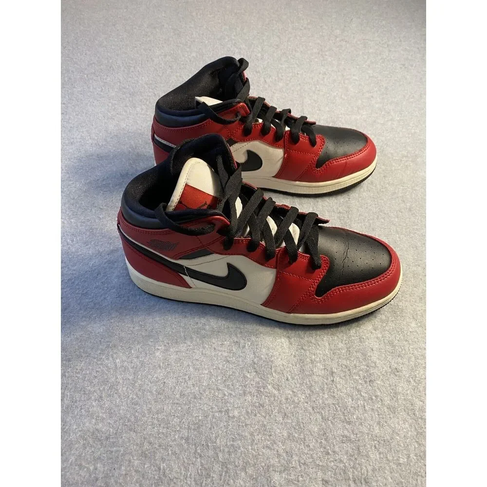 Size 6.5 - Jordan 1 Mid Chicago Black Toe 554724-069‎